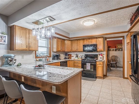 5th image of 936 Saint Leonards Ln