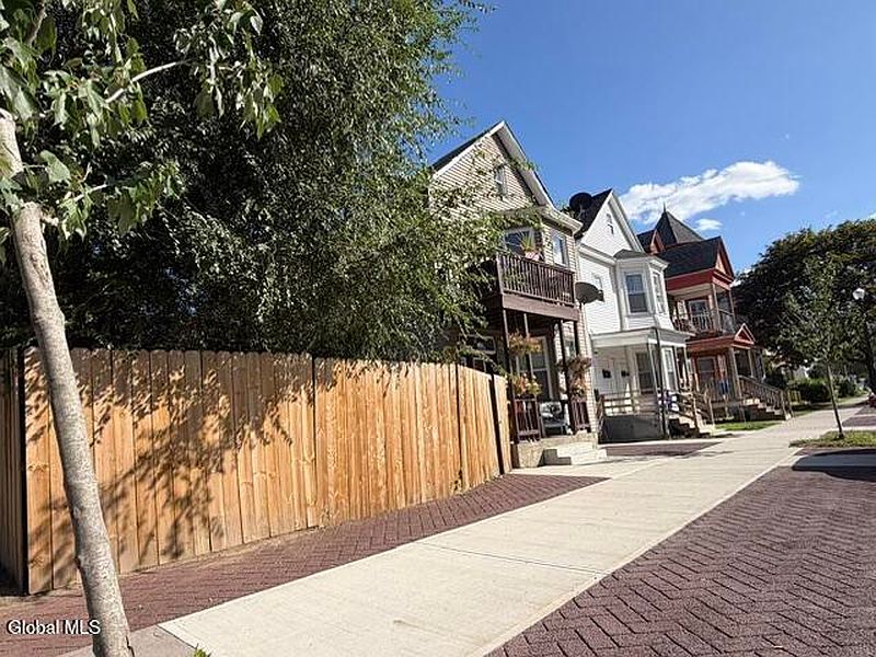2nd image of 150 5th Avenue