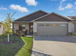 3321 Maple Leaf Loop S, Fargo, ND 58104
