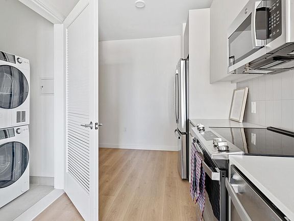 3rd image of 248 Saint Pauls Ave #1B