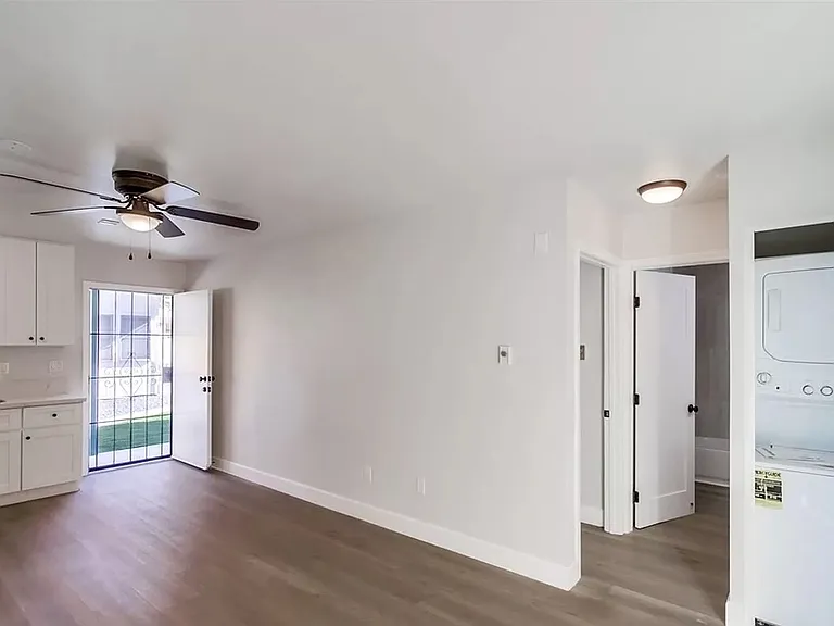 363 Roosevelt St #6 — Photo 2