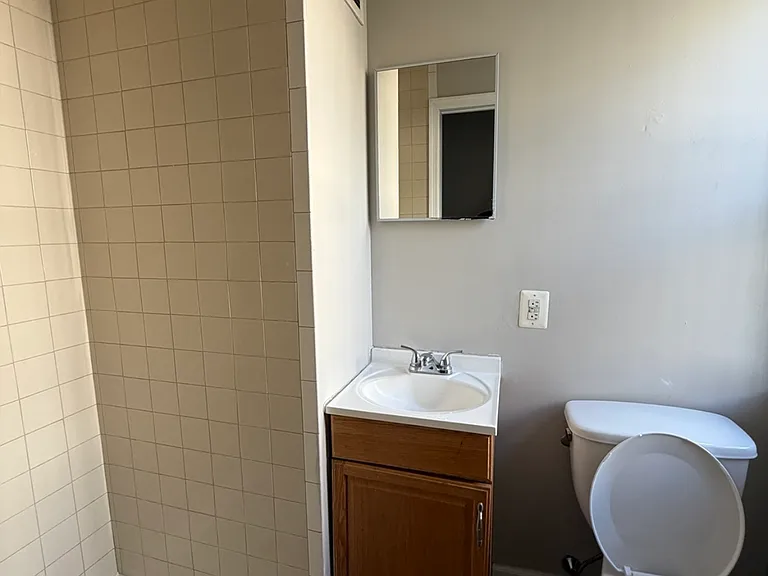 113 N Peach St #1 — Photo 4