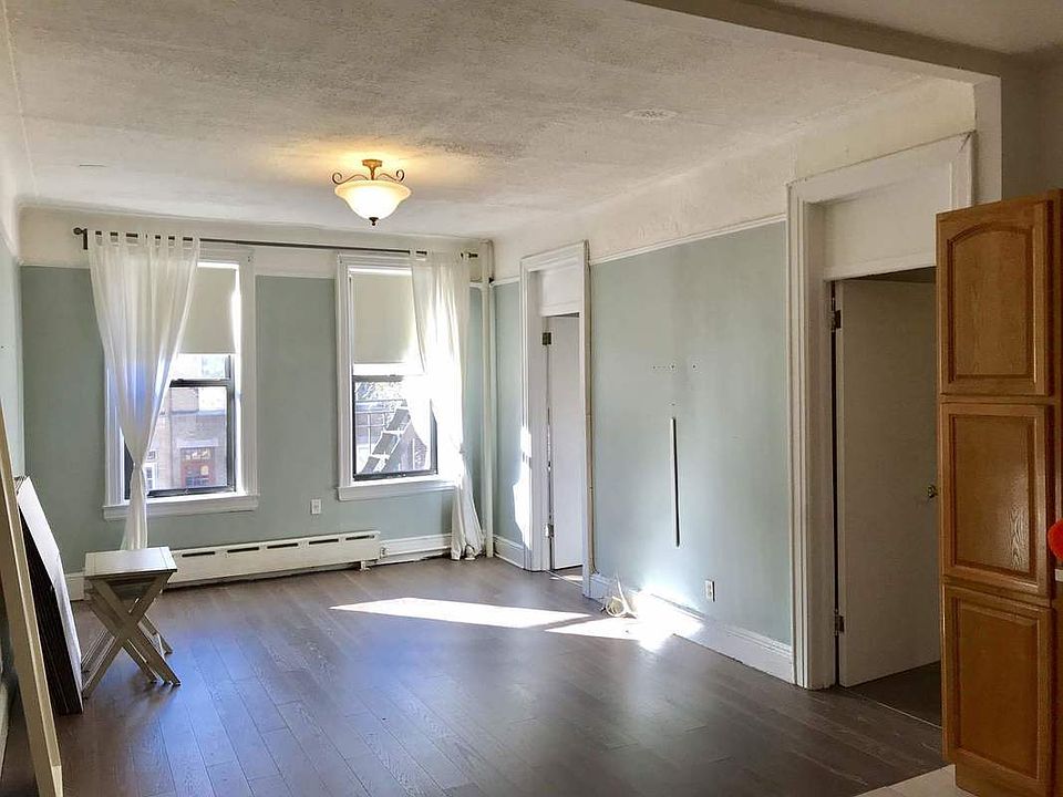 1st image of 3163 35th St APT 1B