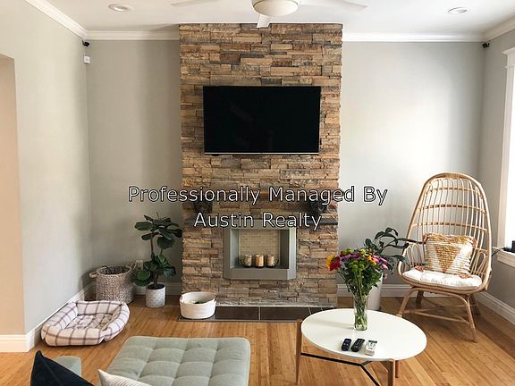 3rd image of 3226 Iowa Ave