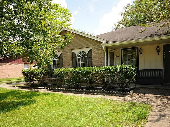 2nd image of 3723 Meadow Place Dr