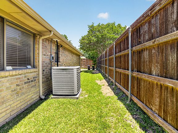 4th image of 1525 Danube Ln