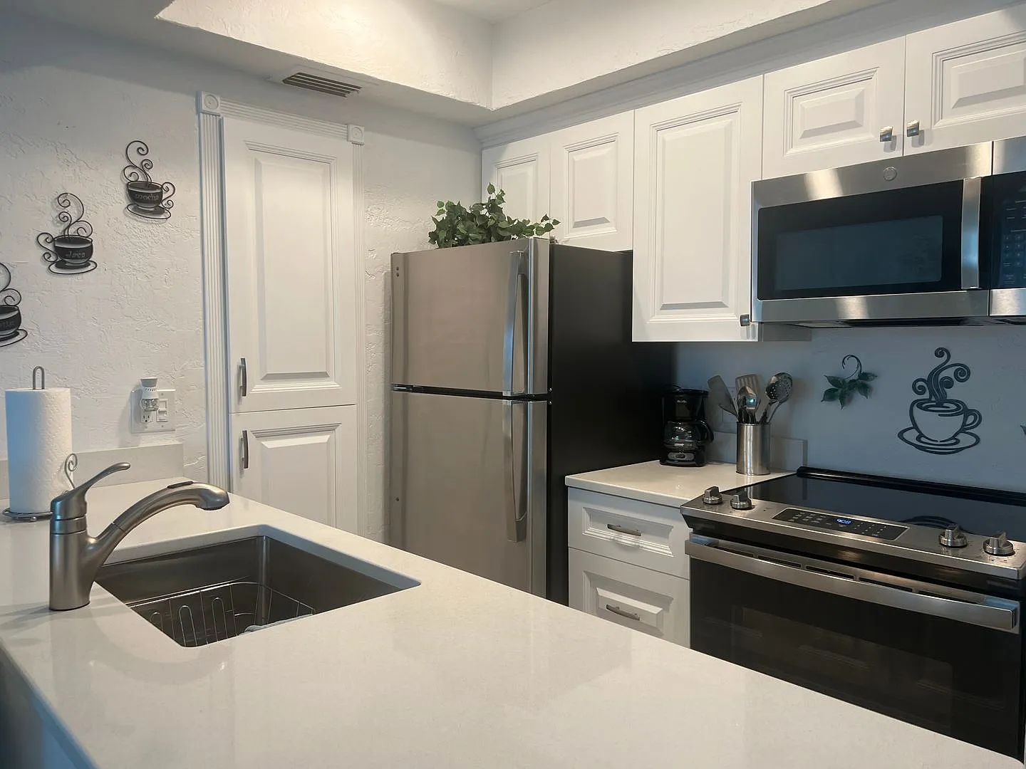 Adorable 1BR/1BA Condo in Downtown Venice — Photo 2