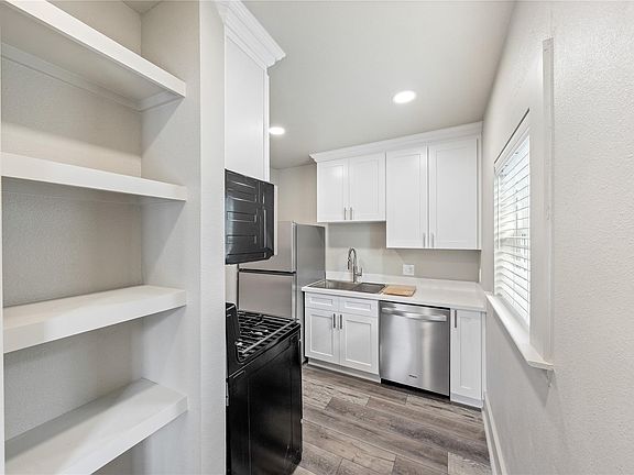 3rd image of 211 N Milby St #4