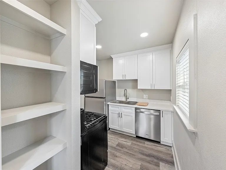 211 N Milby St #4 — Photo 7
