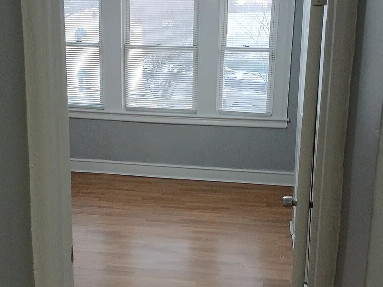 443 E Penn St — Photo 8
