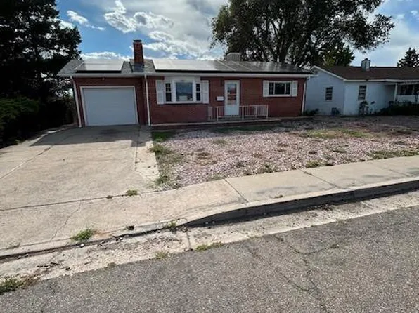 1701 Crestmoor Dr, Pueblo, CO 81001