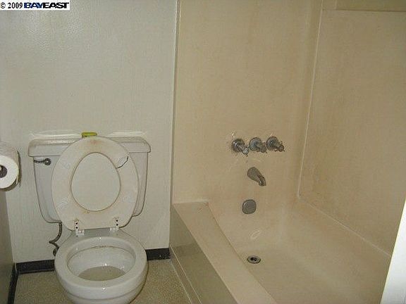 4th image of 4208 Comet Cir