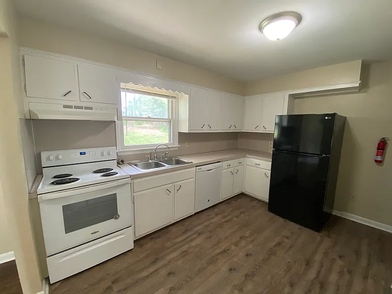 816 Gobin Dr — Photo 7