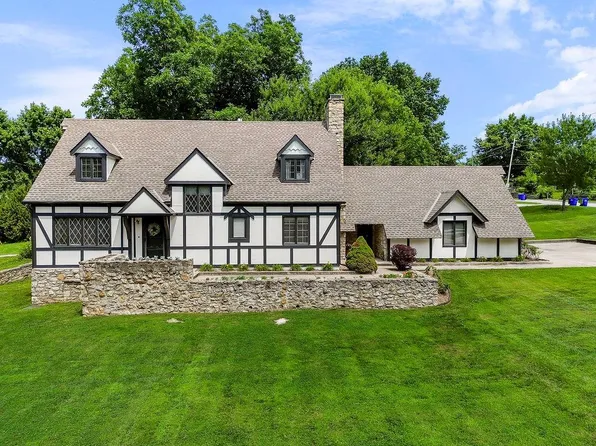 5475 Clare Rd, Shawnee, KS 66226