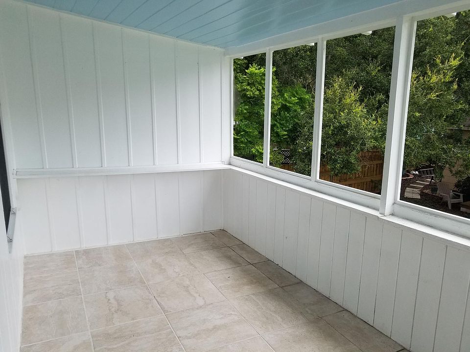Screen porch entry