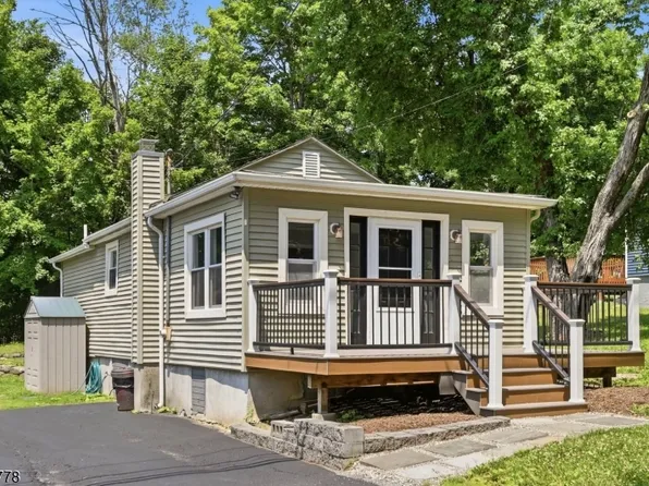 82 Fairview Dr, West Milford Twp., NJ 07421