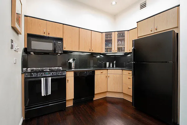 Sold by Flat Iron Real Estate | media 19