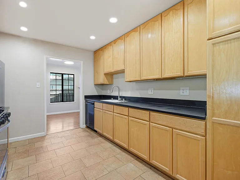 1835 Sandalwood Dr — Photo 4