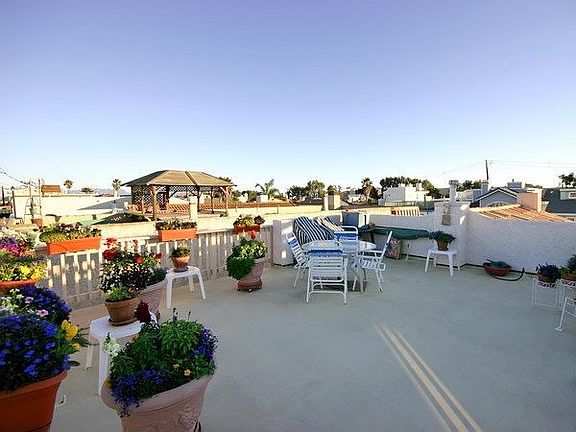 4th image of 273 Cahuenga Dr