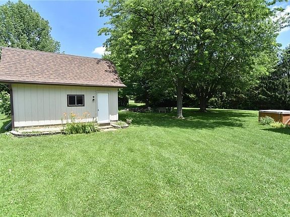 4th image of 855 Carmen Ln