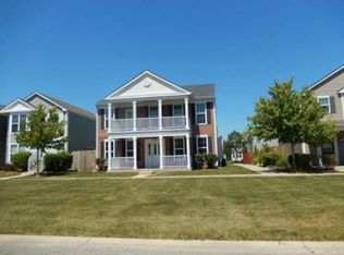 1595 Victoria Park Cir, Aurora, IL 60504