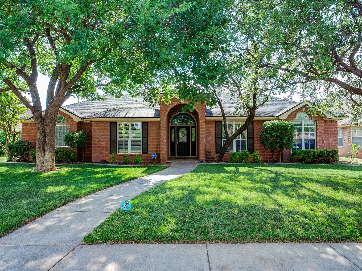 4 bed, 2639 sqft, $2,750 — Photo 2