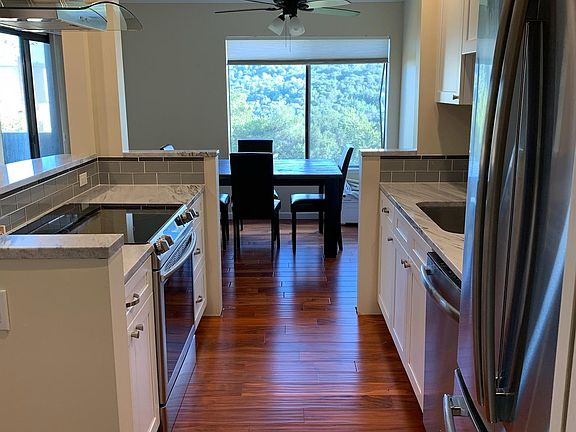 4th image of 3372 La Mesa Dr APT 2