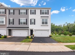 131 Edgewater Ct, Quakertown, PA 18951