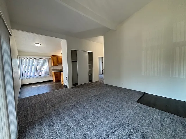 Dela Vina Apartments — Photo 33