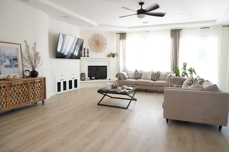 5 bed, 3247 sqft, $5,200 — Photo 3