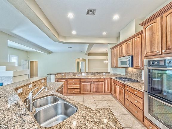 2nd image of 7033 Villada St