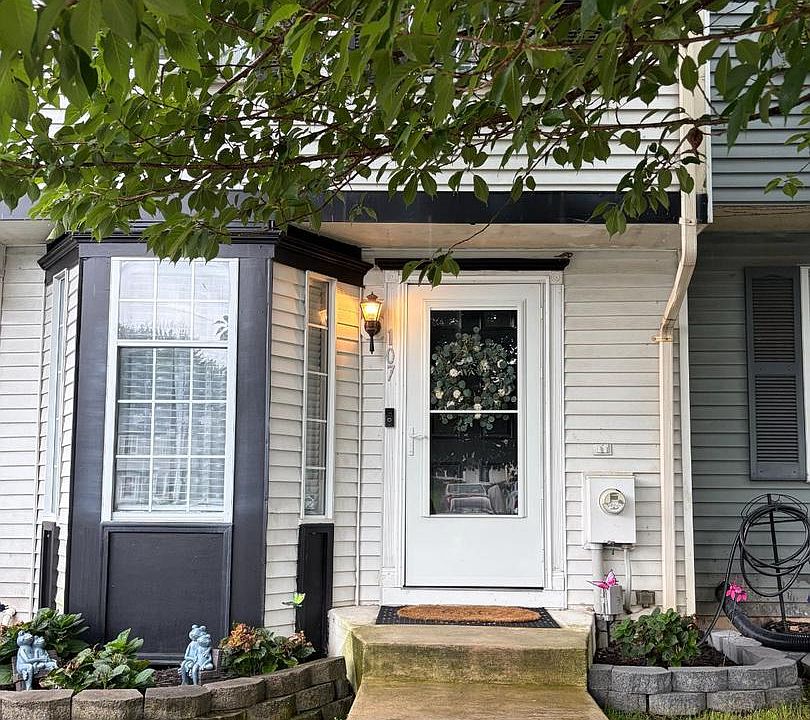 1st image of 107 Laurel Valley Ct