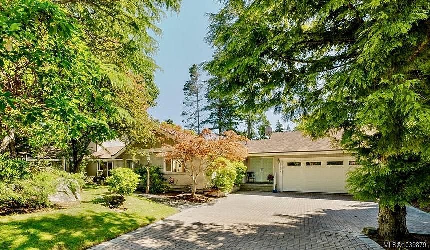 1st image of 2763 Arbutus Rd