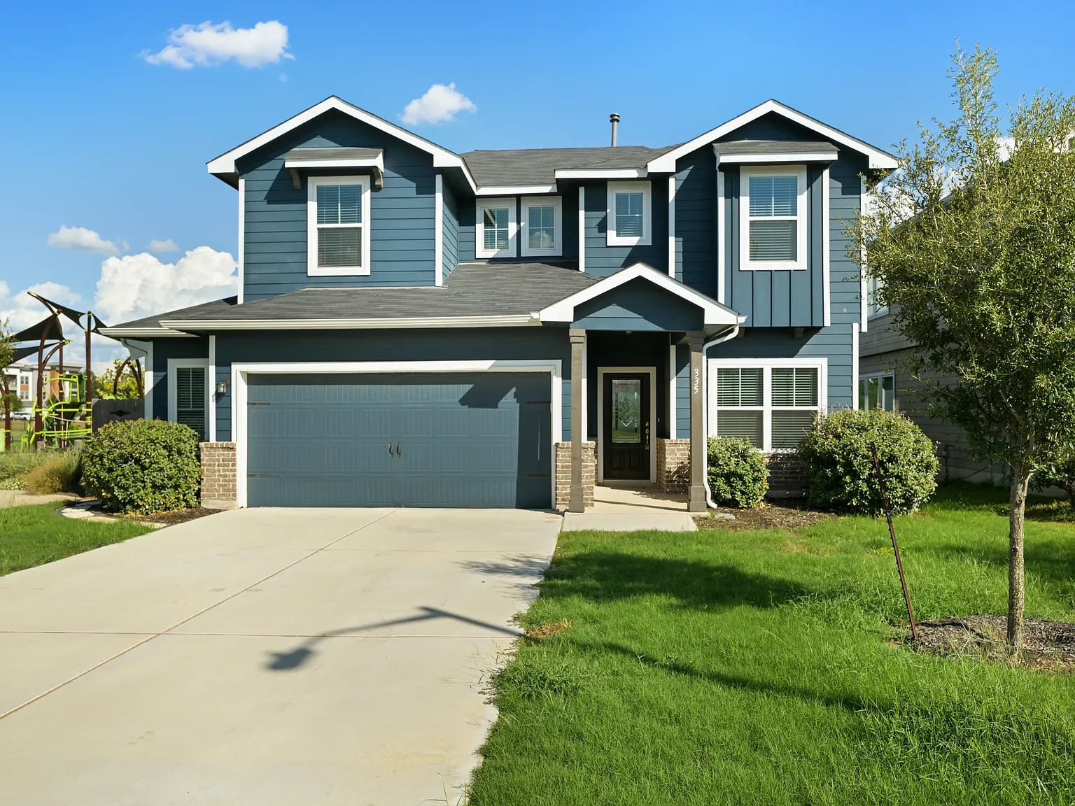 4 bed, 2.5 bath, 2286 sqft, $2,450 — Photo 2