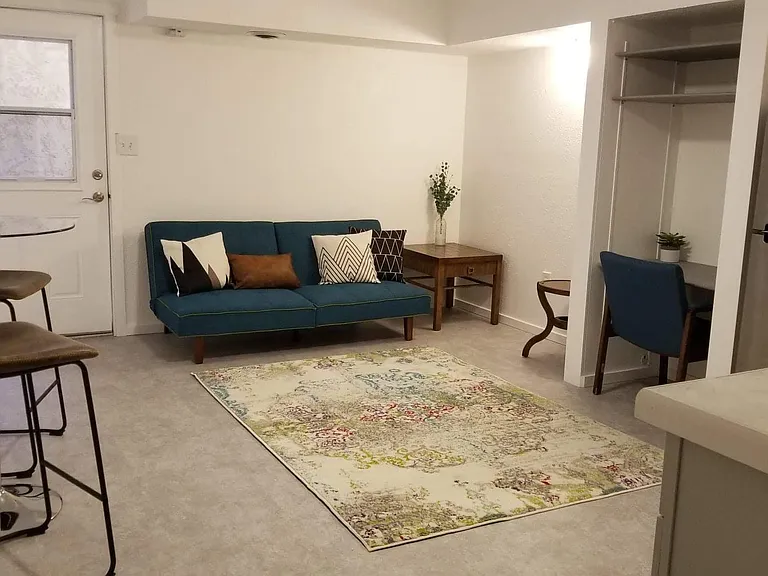 622 Paige Loop E — Photo 2