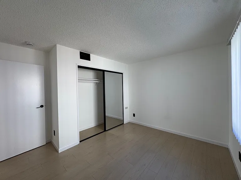 617 N Harvard Blvd #202 — Photo 11