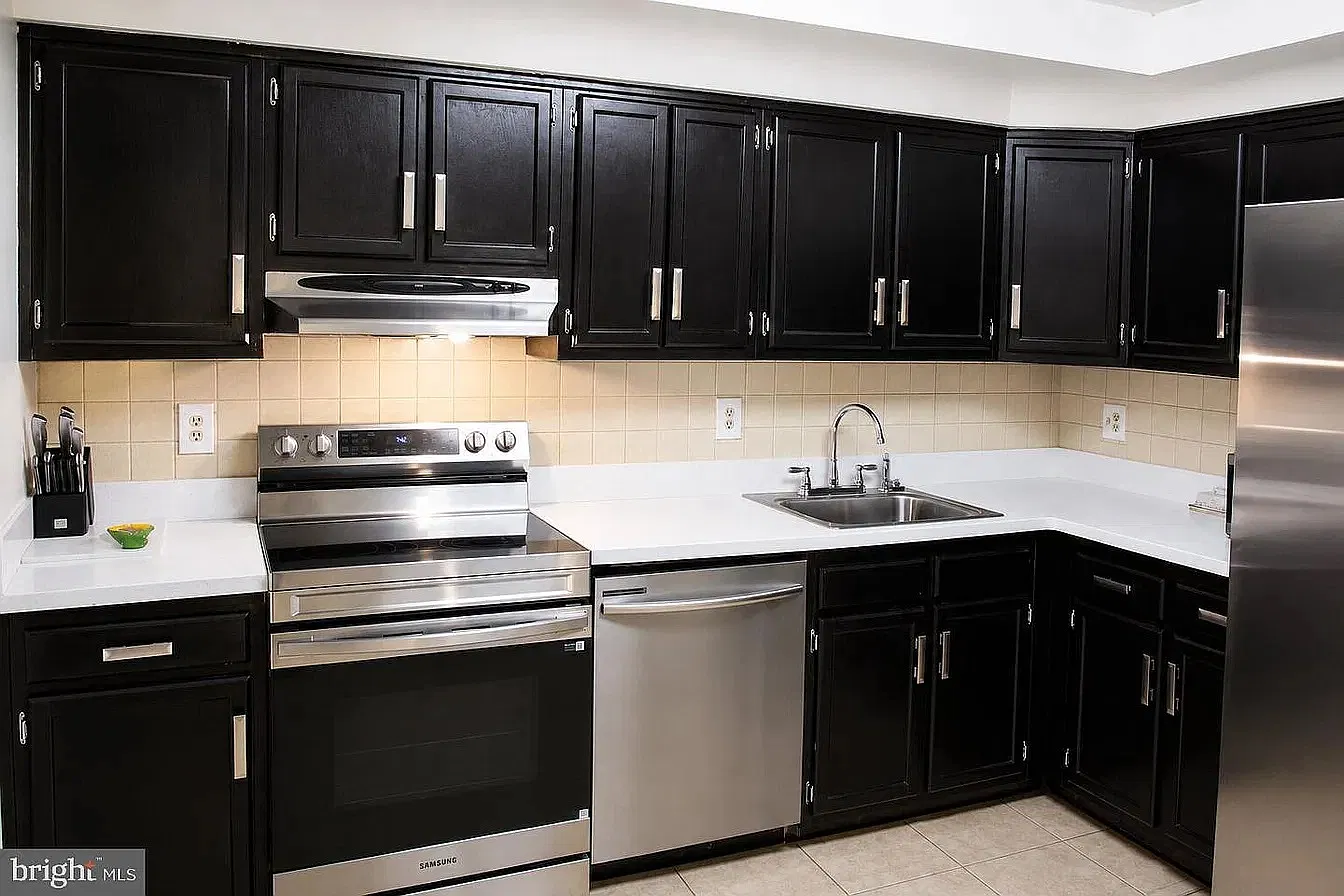 3 bed, 1646 sqft, $2,500 — Photo 2