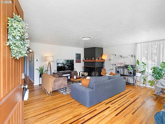 3rd image of 12045 SE Tibbetts St