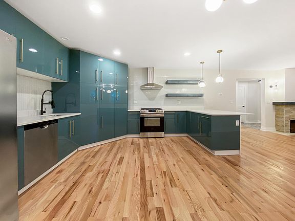 3rd image of 4508 N Damen Ave