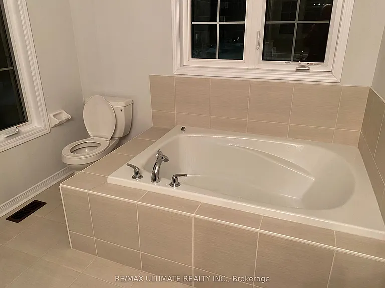 41 Kirby Ave — Photo 5
