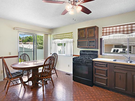 4th image of 2585 Lindsay Ln