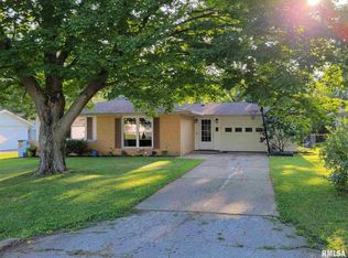 73 Downing Dr, Chatham, IL