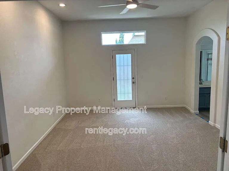 3031 Daggett Dr — Photo 5