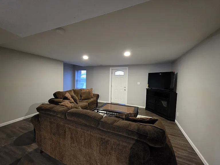 831 W Pearl St #100 — Photo 2