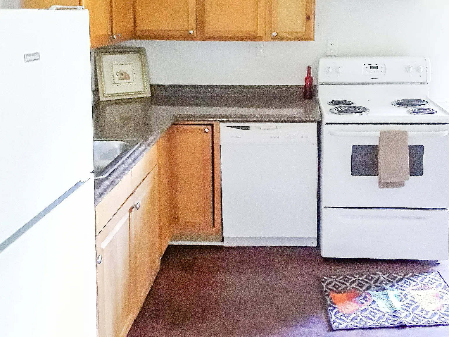 4 bed, 1290 sqft, $1,799 — Photo 2