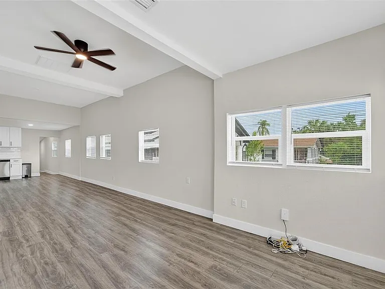 2525 W Beach St — Photo 5