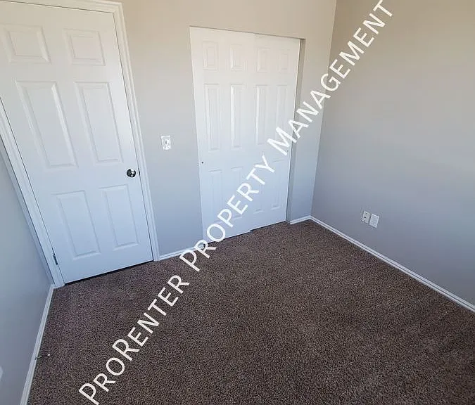 4252 Midland Dr — Photo 17