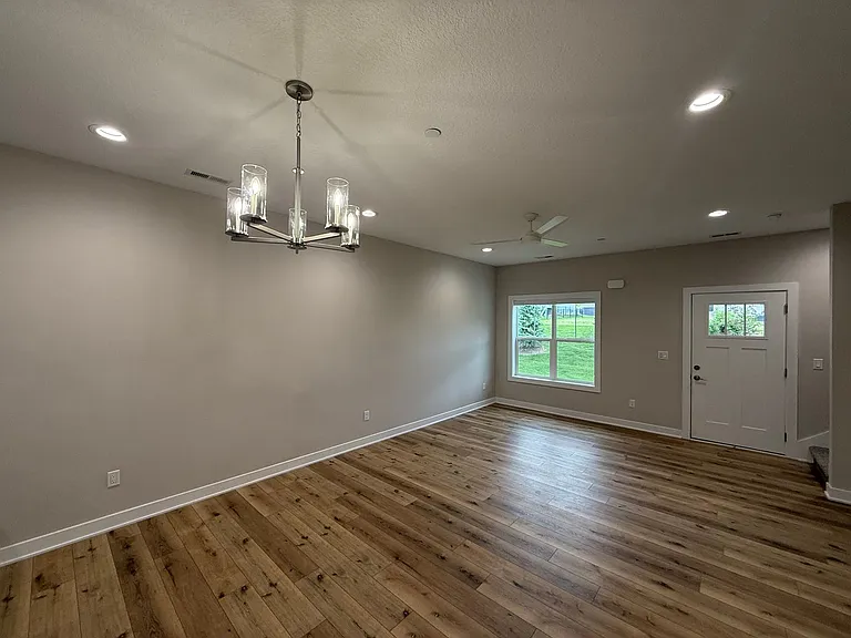 10101 Stark Dr — Photo 3