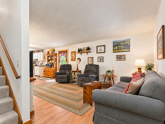 3rd image of 13 Oakwood Terrace #13
