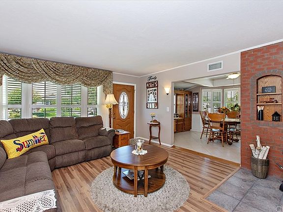 4th image of 9463 Mignonette St